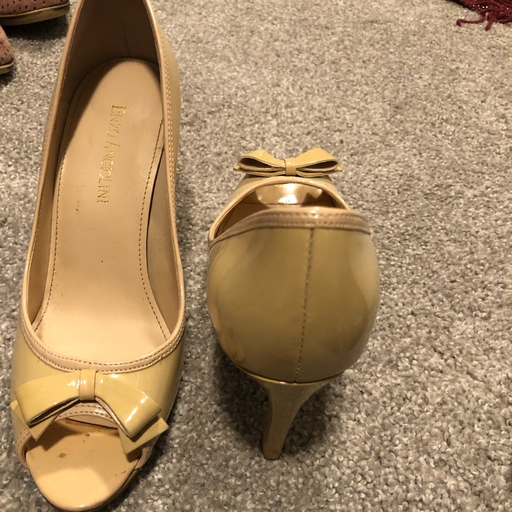 Nude/cream pumps